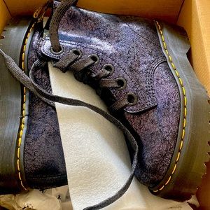 Dr.martens black iridescent crack